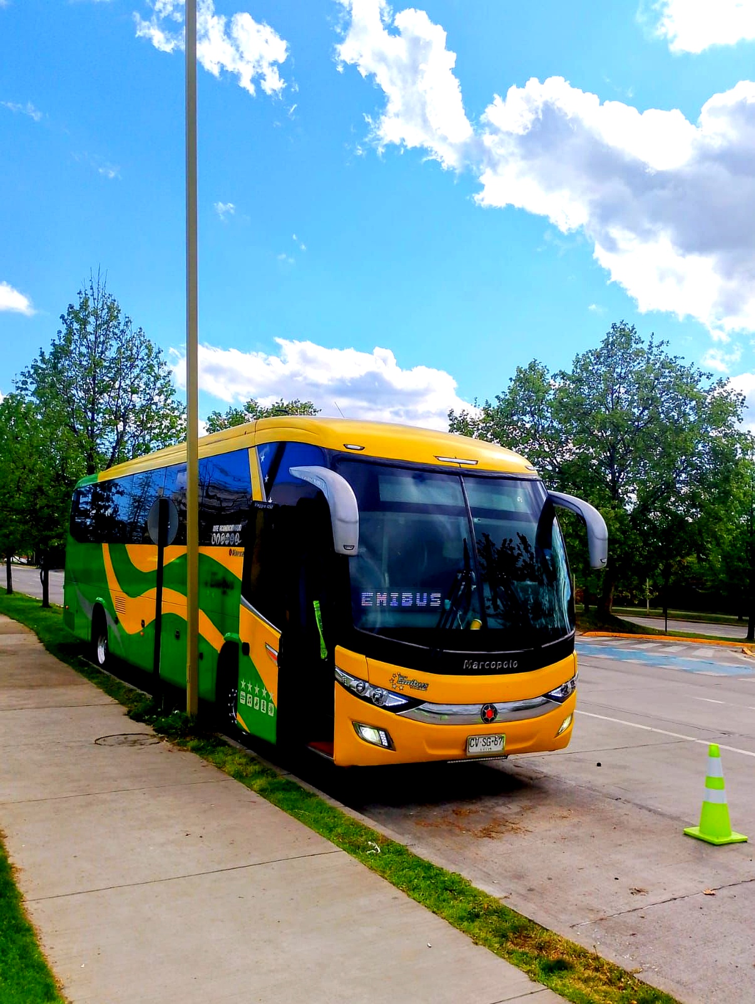 Bus EmiBus 38 - Flota moderna y confortable